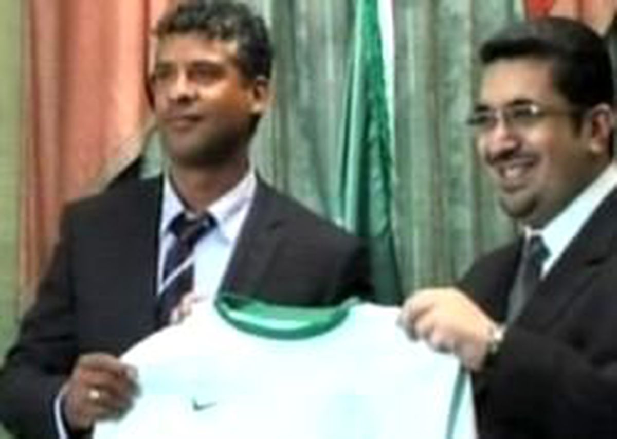 Rijkaard Bu İmza ile Zengin Oldu