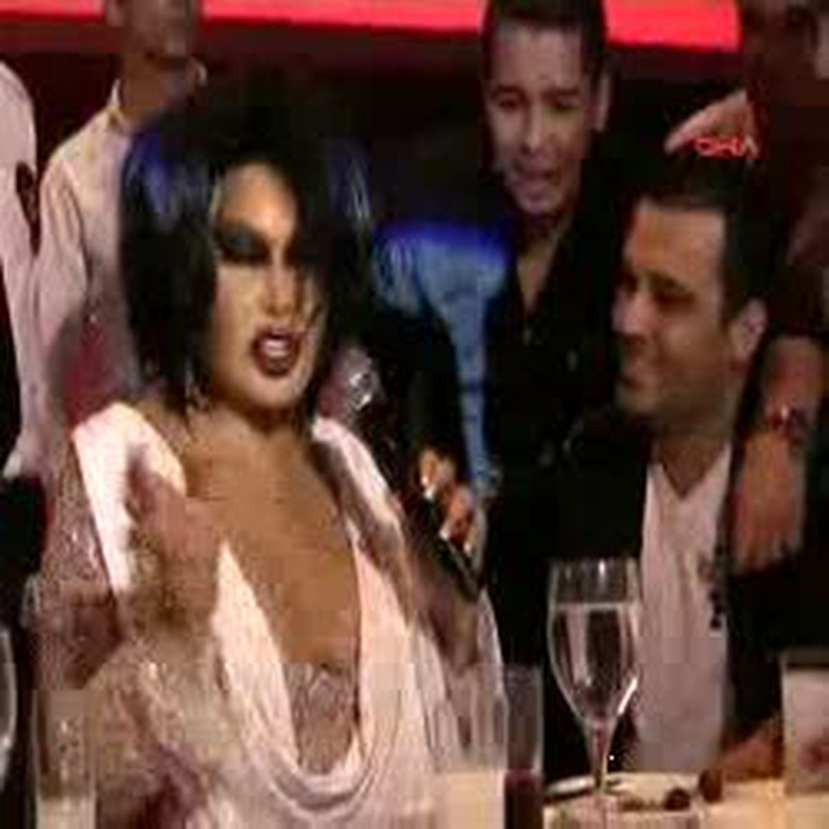 Diva Açıklamalarıyla Yine Şaşırtmadı!