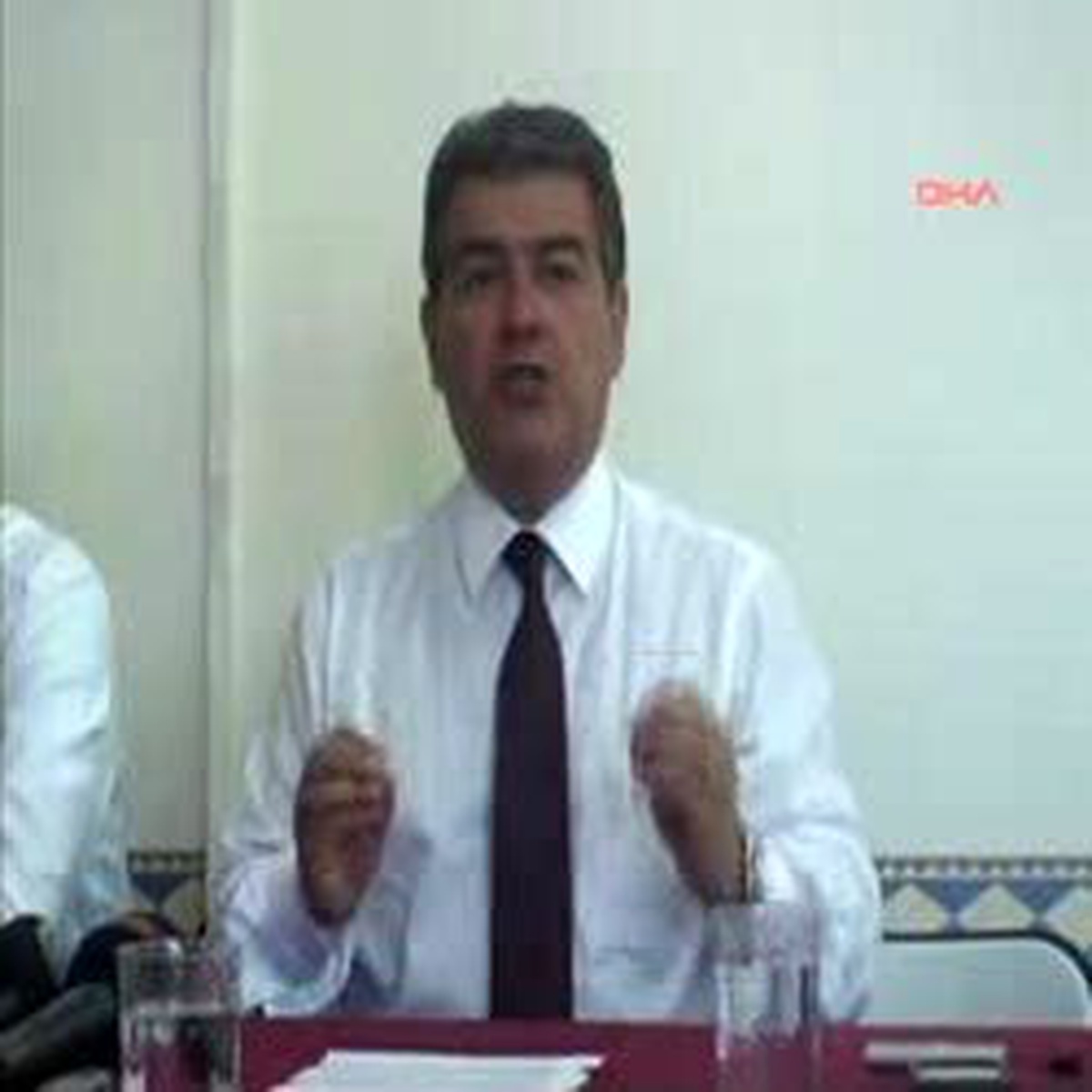 Arkadaşlarımızı Rehin Tutuyorlar