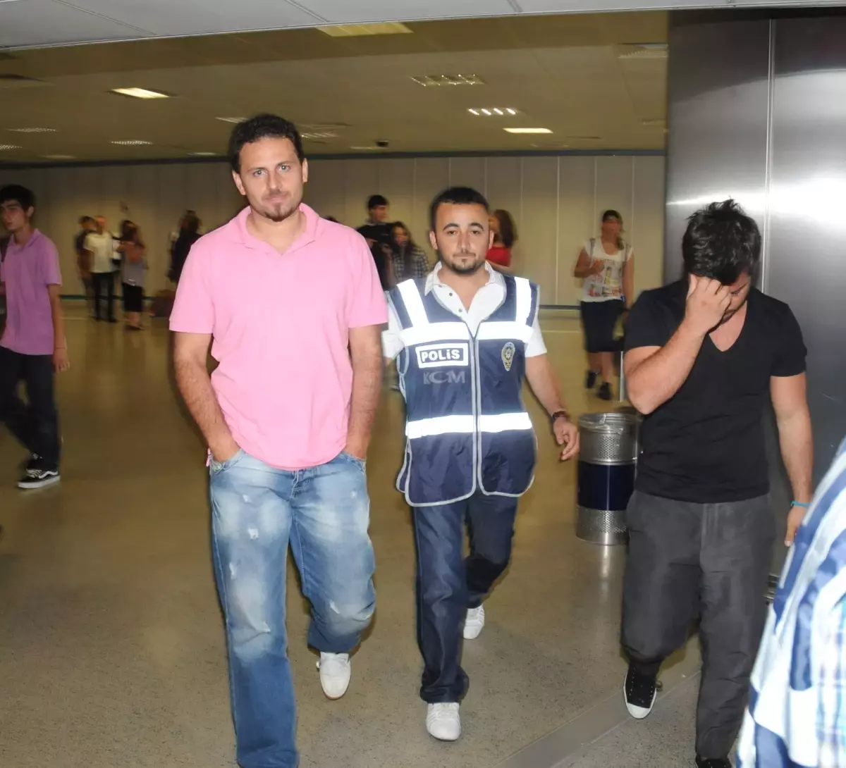 Futbolda Şike Operasyonu: 6 Kişi İzmir\'den İstanbul\'a Getirildi