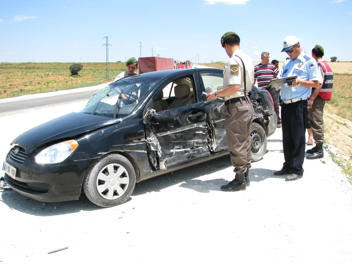 Konya\'da Hatalı Sollama Kazası, 6 Yaralı