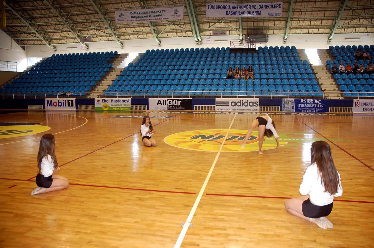 Sporculara Çöp Poşetinde Malzeme Dağıtımı