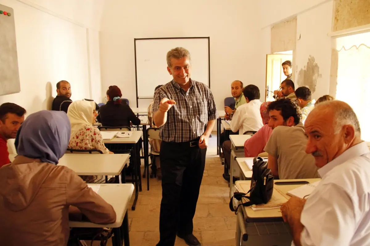 Artuklu Üniversitesi\'nde Kürtçe\'den Sonra Süryanice Eğitimi