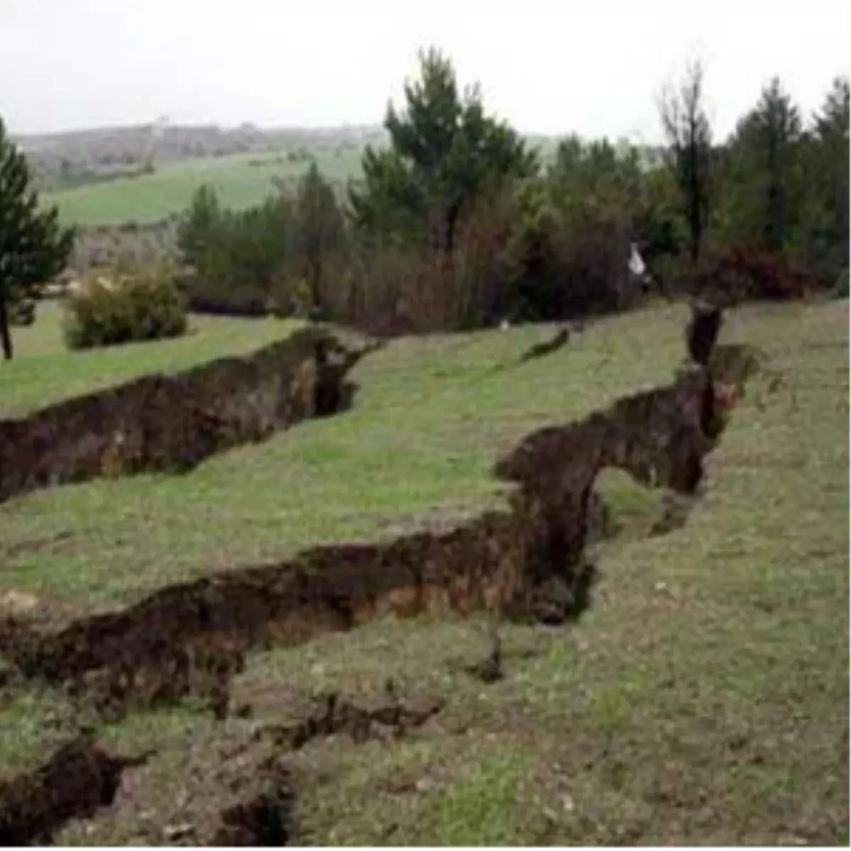 Çin'de Toprak Kayması: 18 Ölü