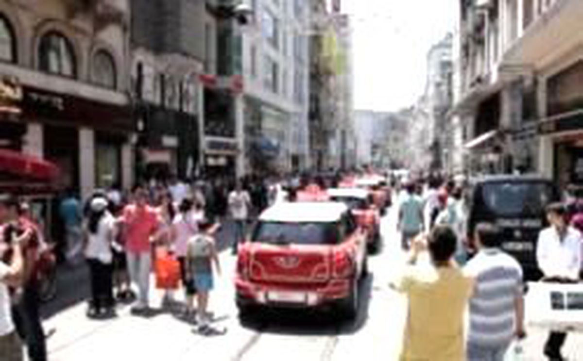 Mınıtramvay İstiklal Caddesi'ndeydi