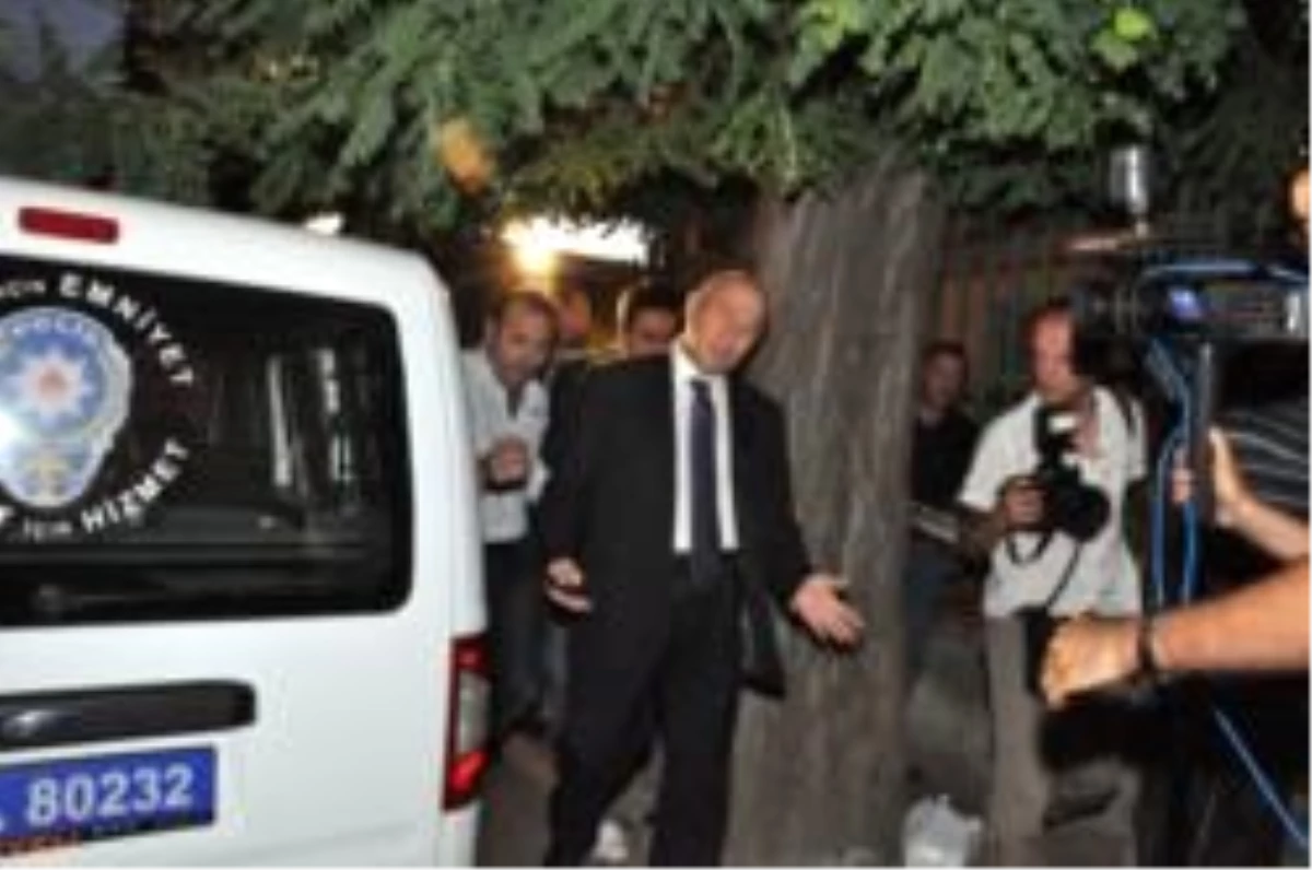 Yıldırım\'ı Fenerbahçe Yönetim Kurulu Üyeleri ve Kızları Ziyaret Etti