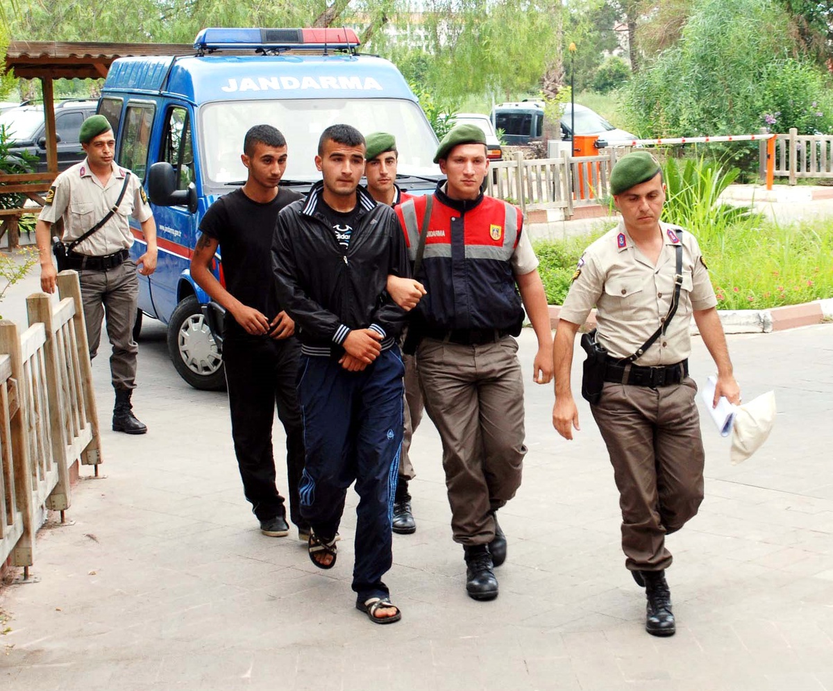 Jandarmaya Esrar Satarken Suçüstü Yakalandılar