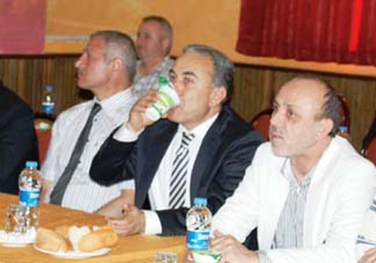 Yemek Geç Geldi, Vali Ayran Ekmekle Karnını Doyurdu