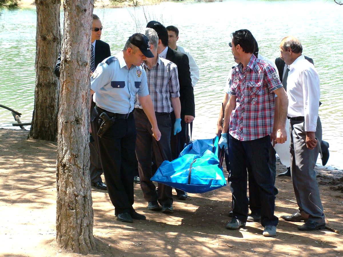 Gölette Balık Tutan Çocuklar Erkek Cesedi Buldu