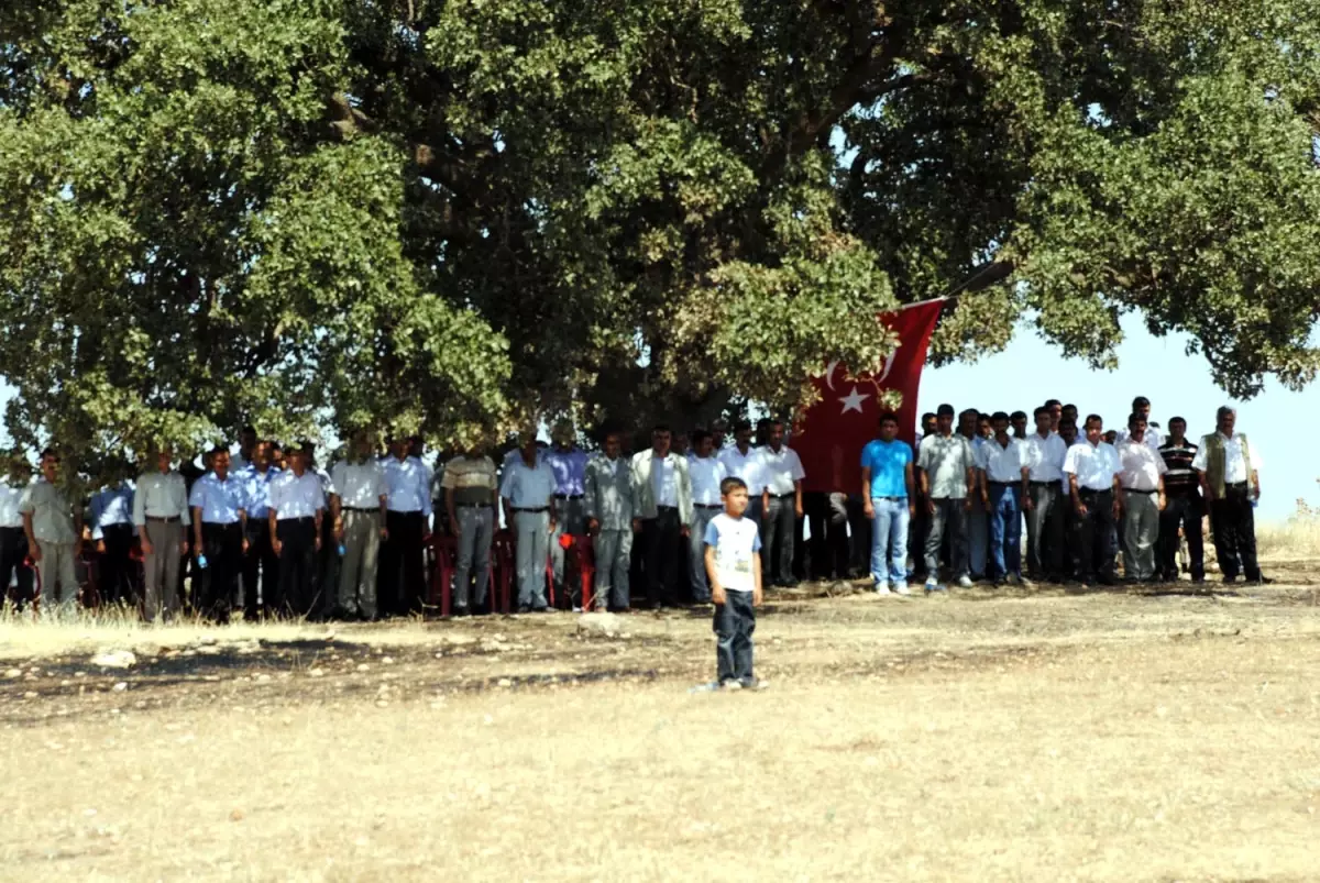 PKK\'lı Teröristlerce Katledilen 16 Köylü, Törenle Anıldı