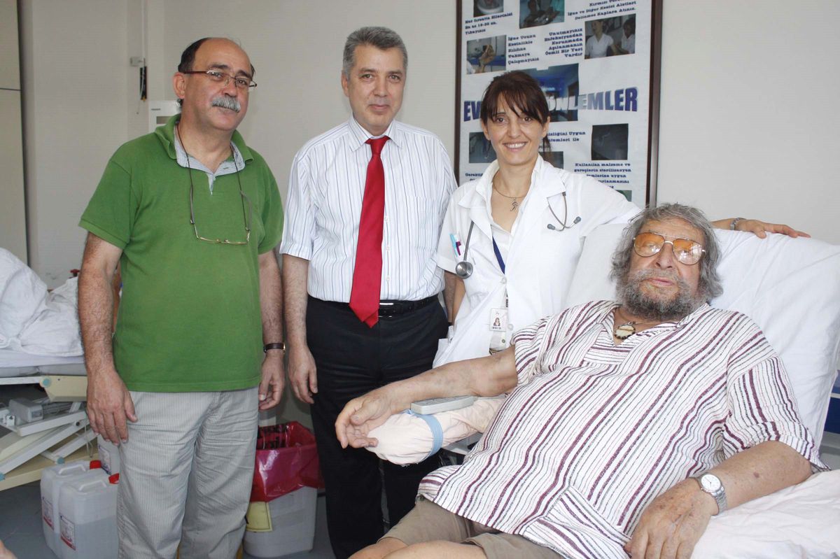 Fikret Otyam Diyaliz Tedavisi Gördü