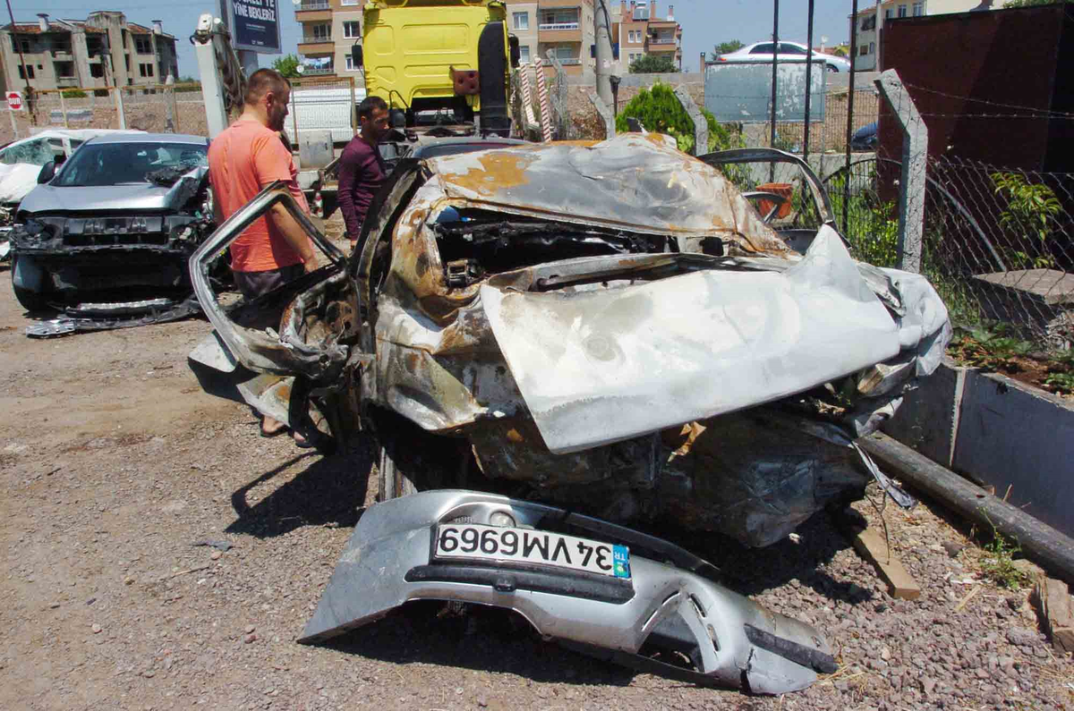 Karamürsel'de Kaza: 2'si Yanarak 3 Kişi Öldü, 3 Kişi Yaralandı