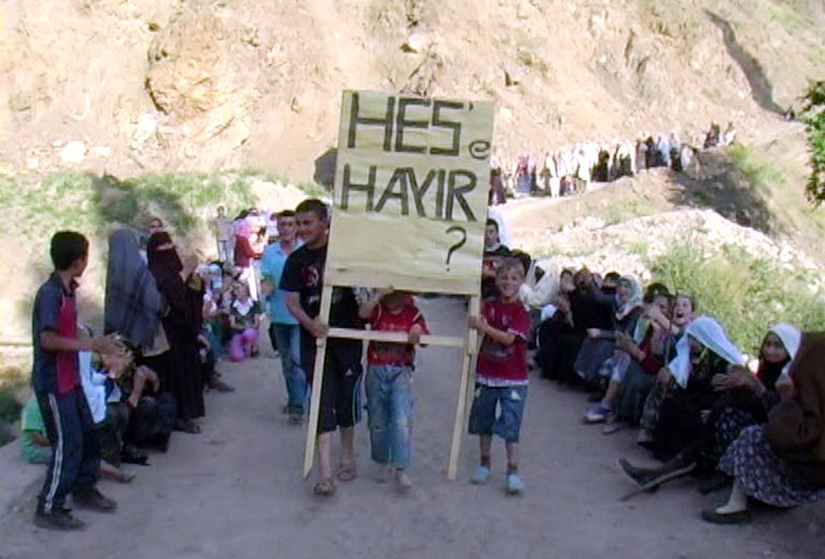 Tortum'da Kadınlardan 'HES' Eylemi
