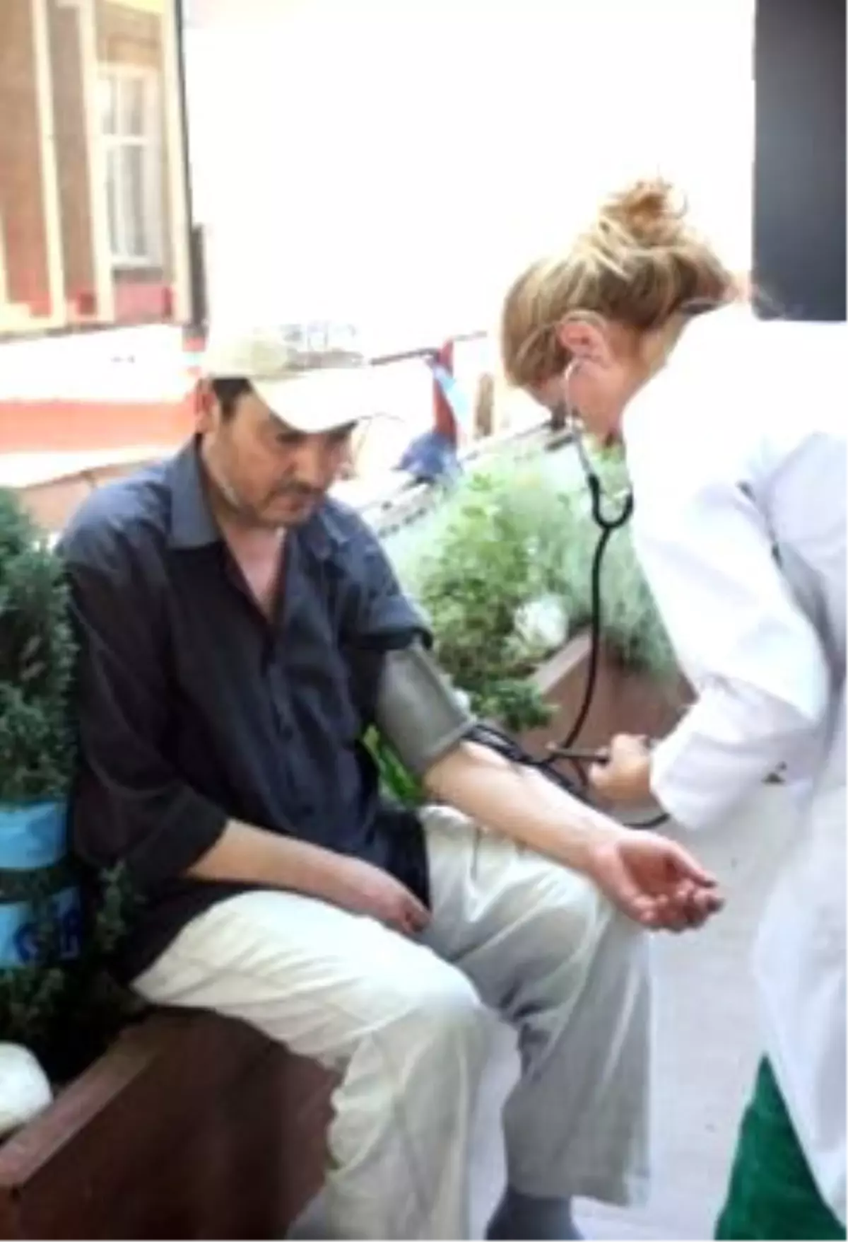 Döndüncü Kattan Düştü Öldü