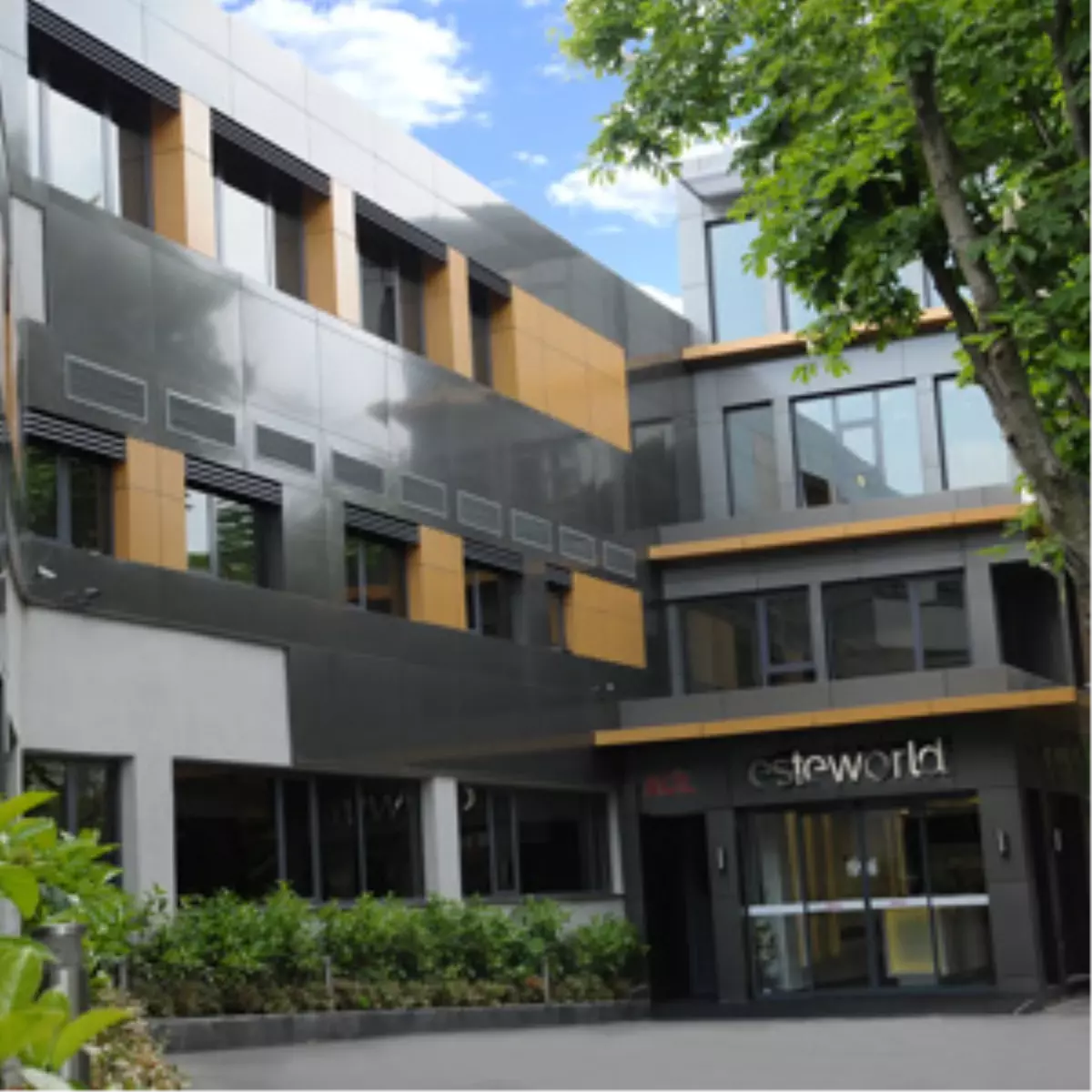 Esteworld Hastanesi Açıldı