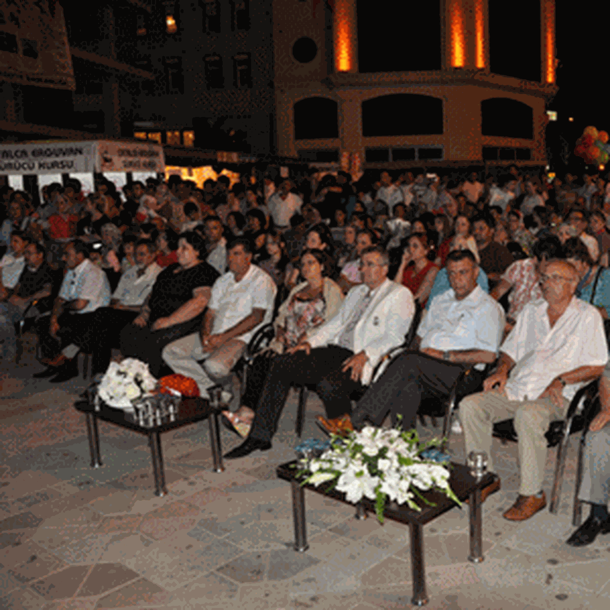 Erguvan Festivalinde; Söyleşi, Tiyatro ve Dev Kadrosuyla Orkestra