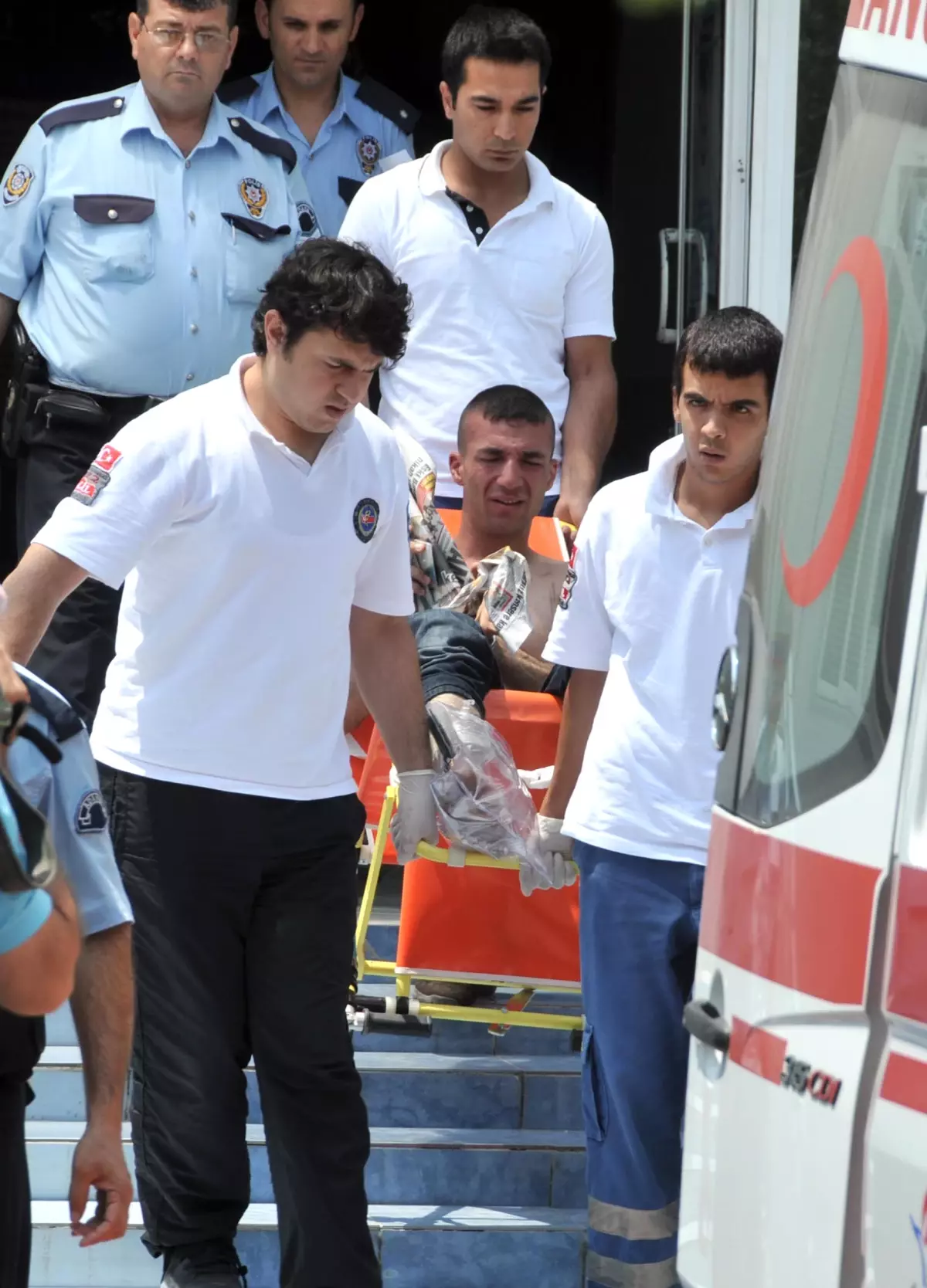 Polisten Kaçarken Bileğini Kırdı