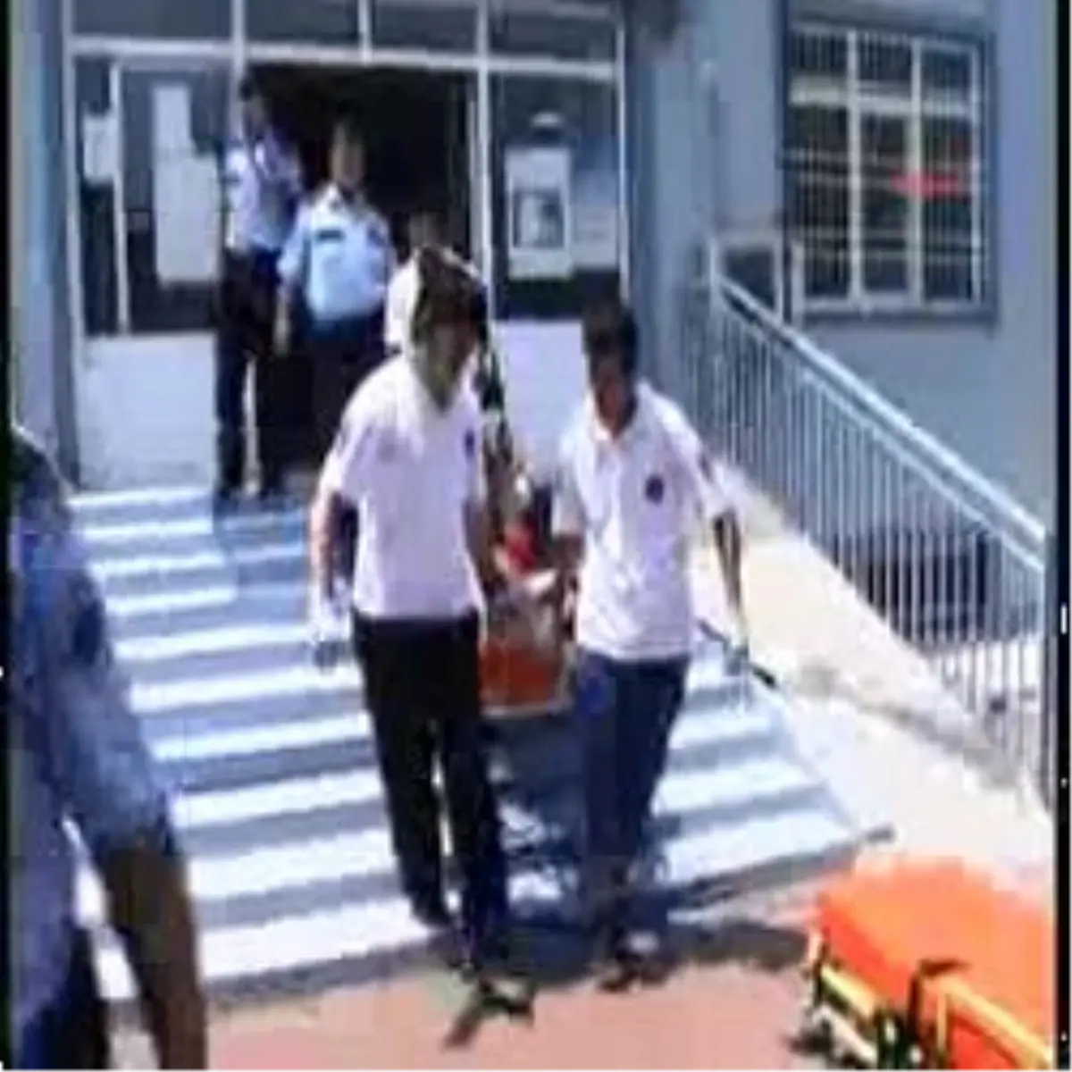 Polisten Kaçarken Bileğini Kırdı