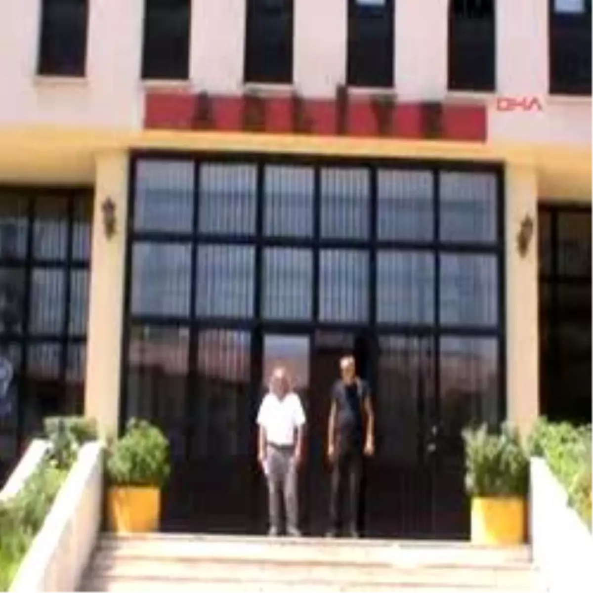 Acılı Baba Hollanda Hükümeti ve Polislerinden Şikayetçi