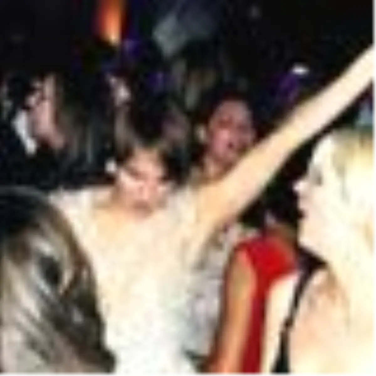 Emma Fena Dağıttı