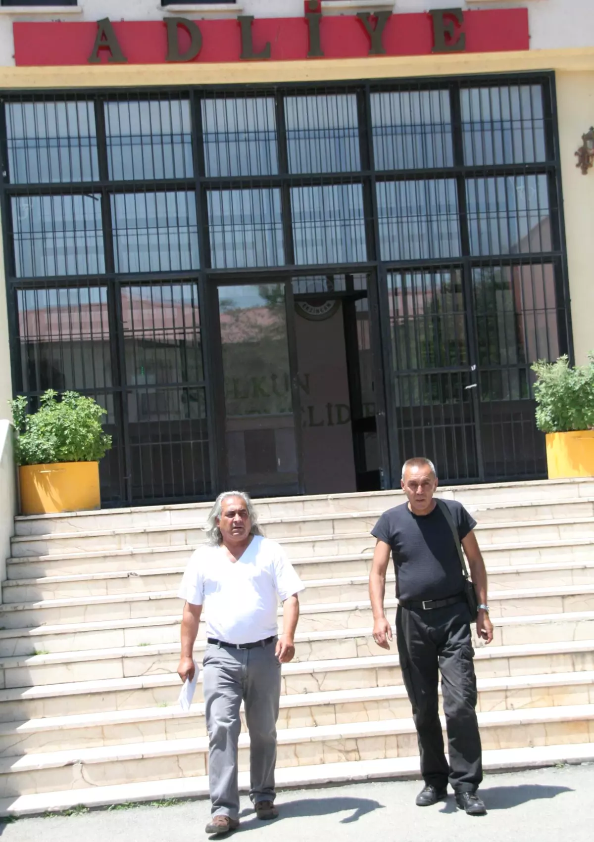 Karakolda Oğlu Ölen Baba, Hollanda Polisinden Şikayetçi