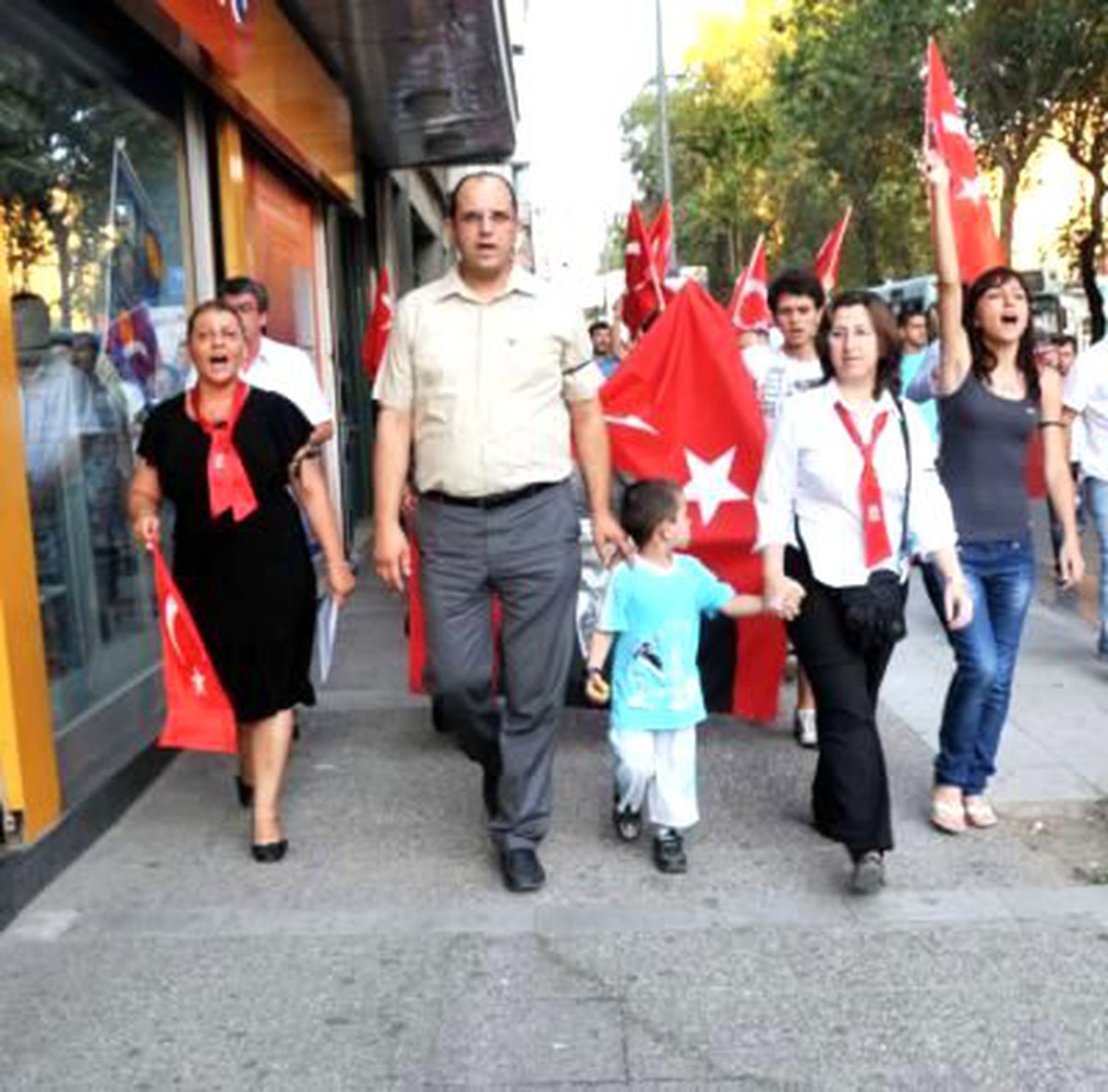 Hepar Terörü Yürüyüşle Protesto Etti