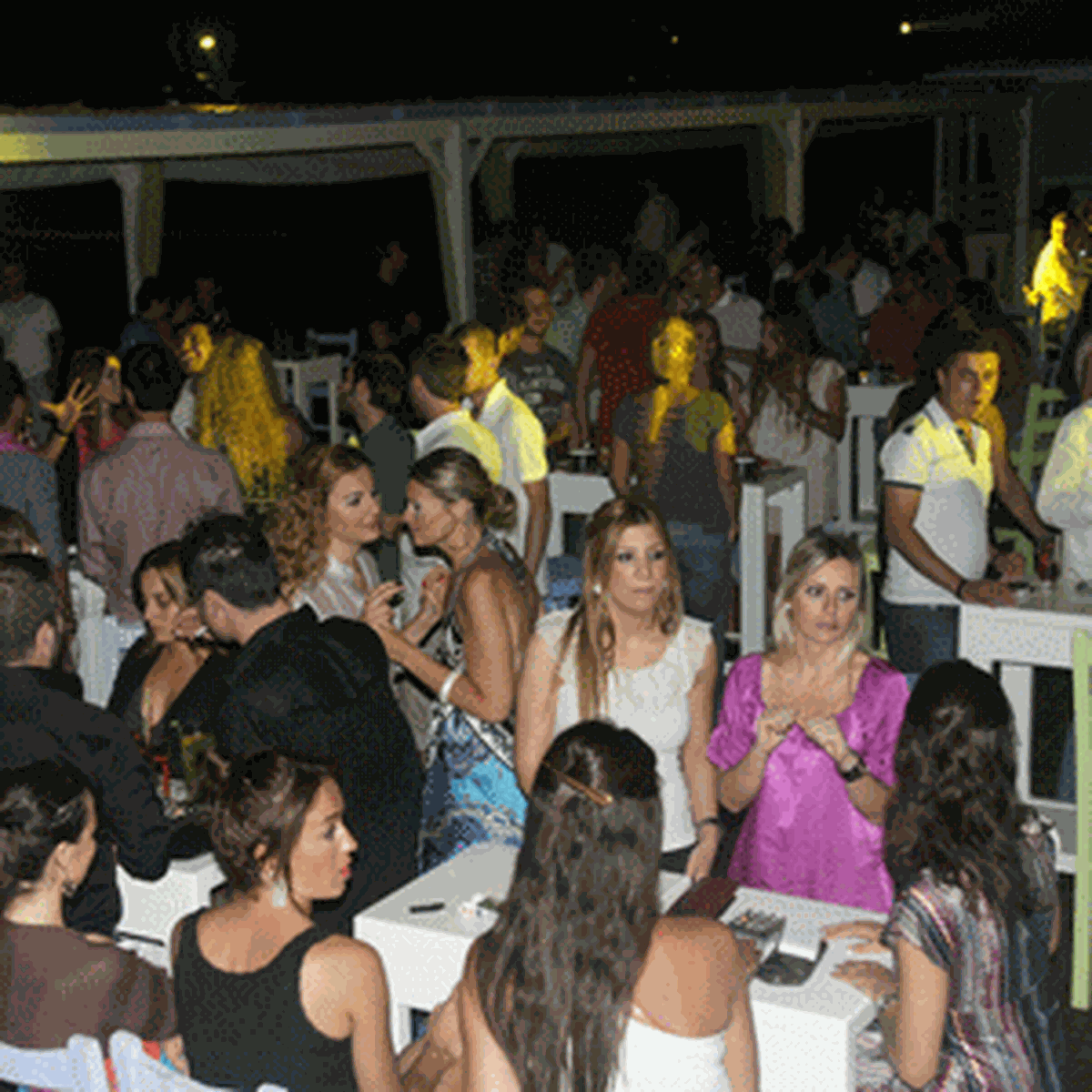 Mambo Beach’te Cumartesi Geceleri Çok Eğlenceli!