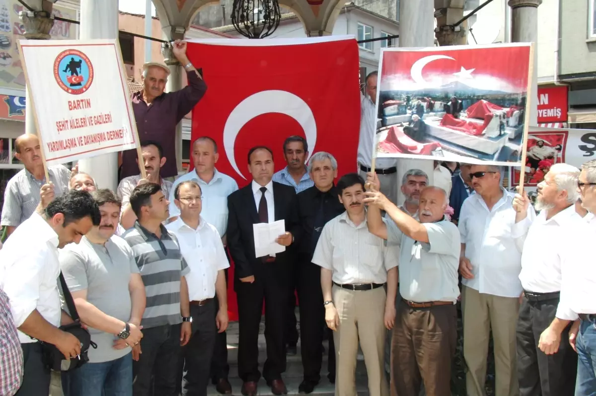 Şehitler İçin Gıyabi Cenaze Namazı Kılındı