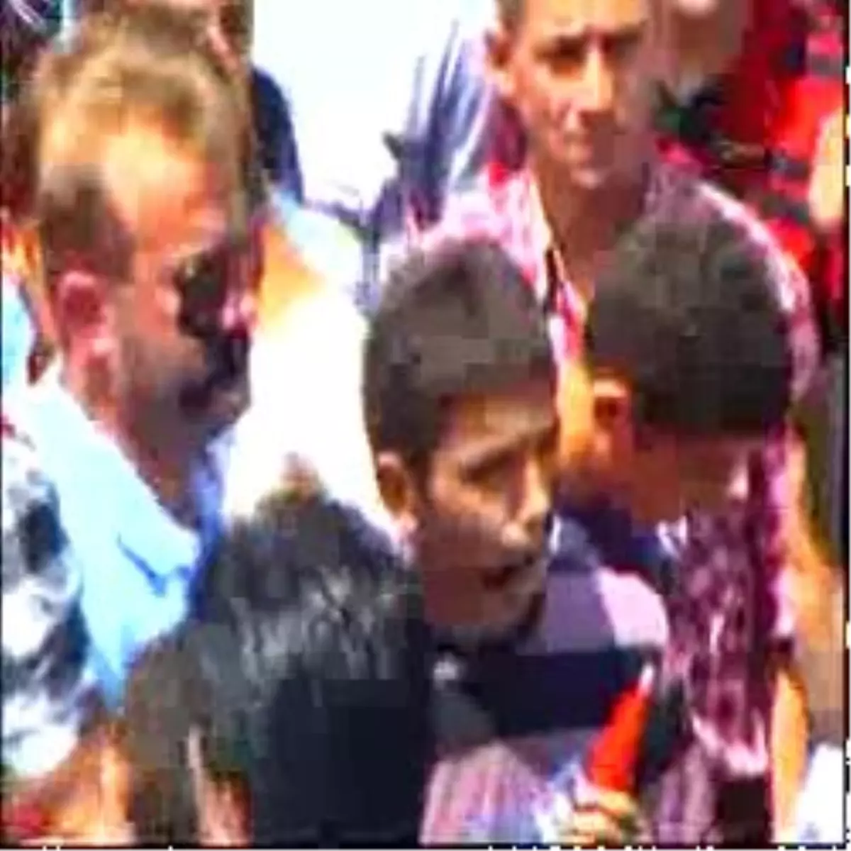 Zonguldak Şehidini Bağrına Bastı