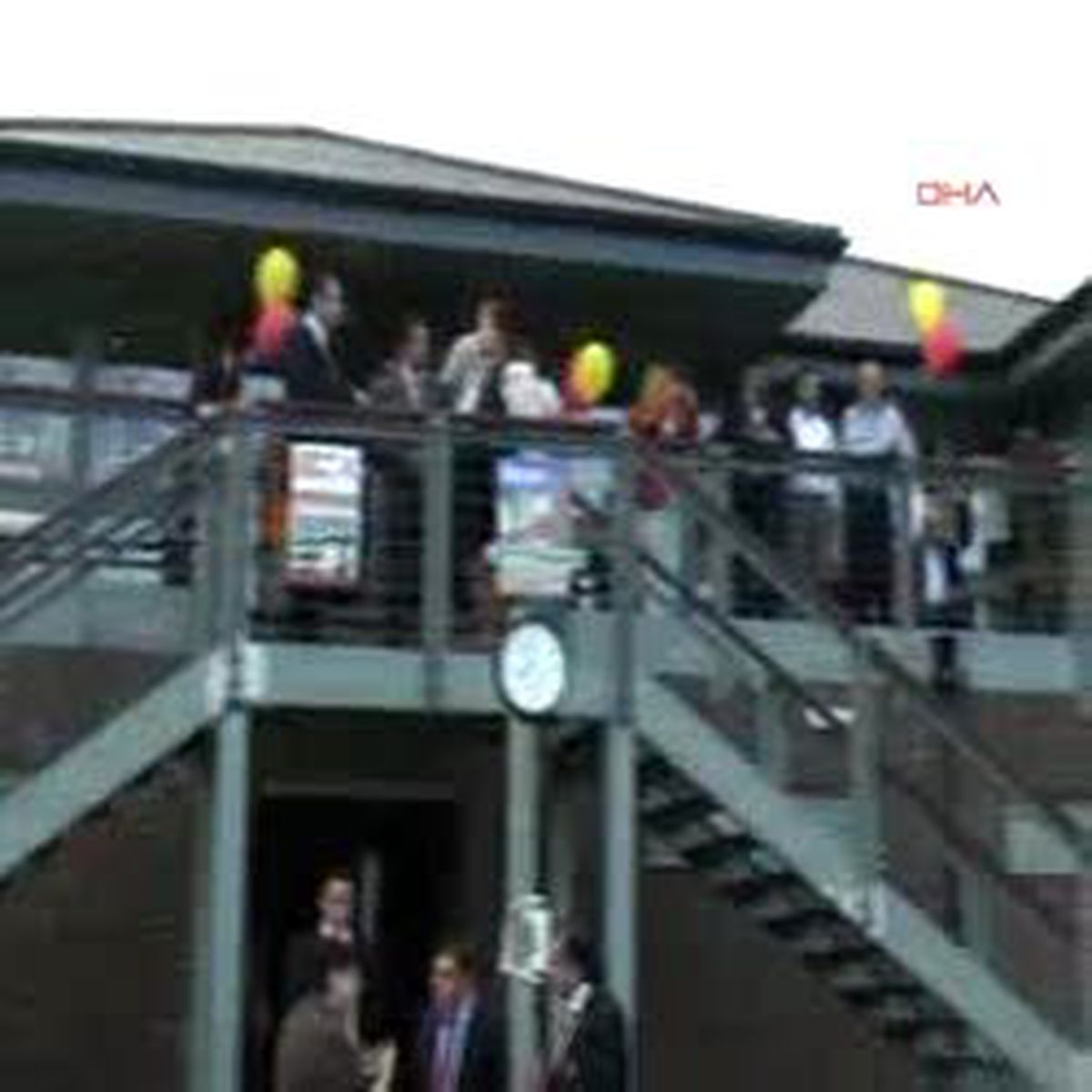 İngiliz Milletvekili, Galatasaray Forması Giyip Tezahürat Yaptı