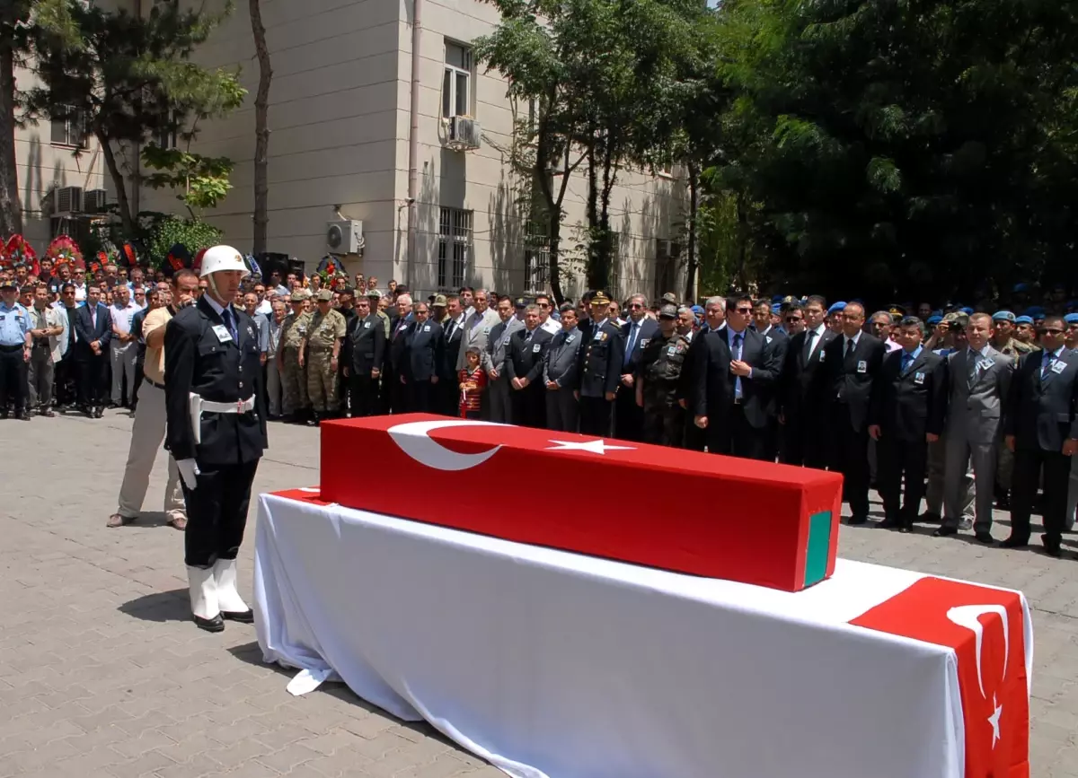 Siirt\'te Komiseri Şehit Eden PKK\'lı Terörist Ölü Ele Geçirildi(2)