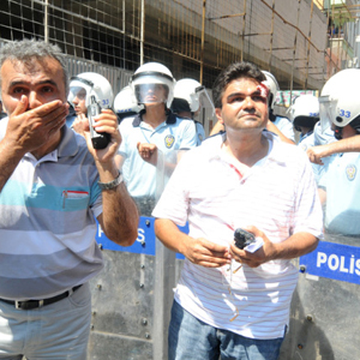 Mersin'de Gerginlik! 5 Polis Yaralı