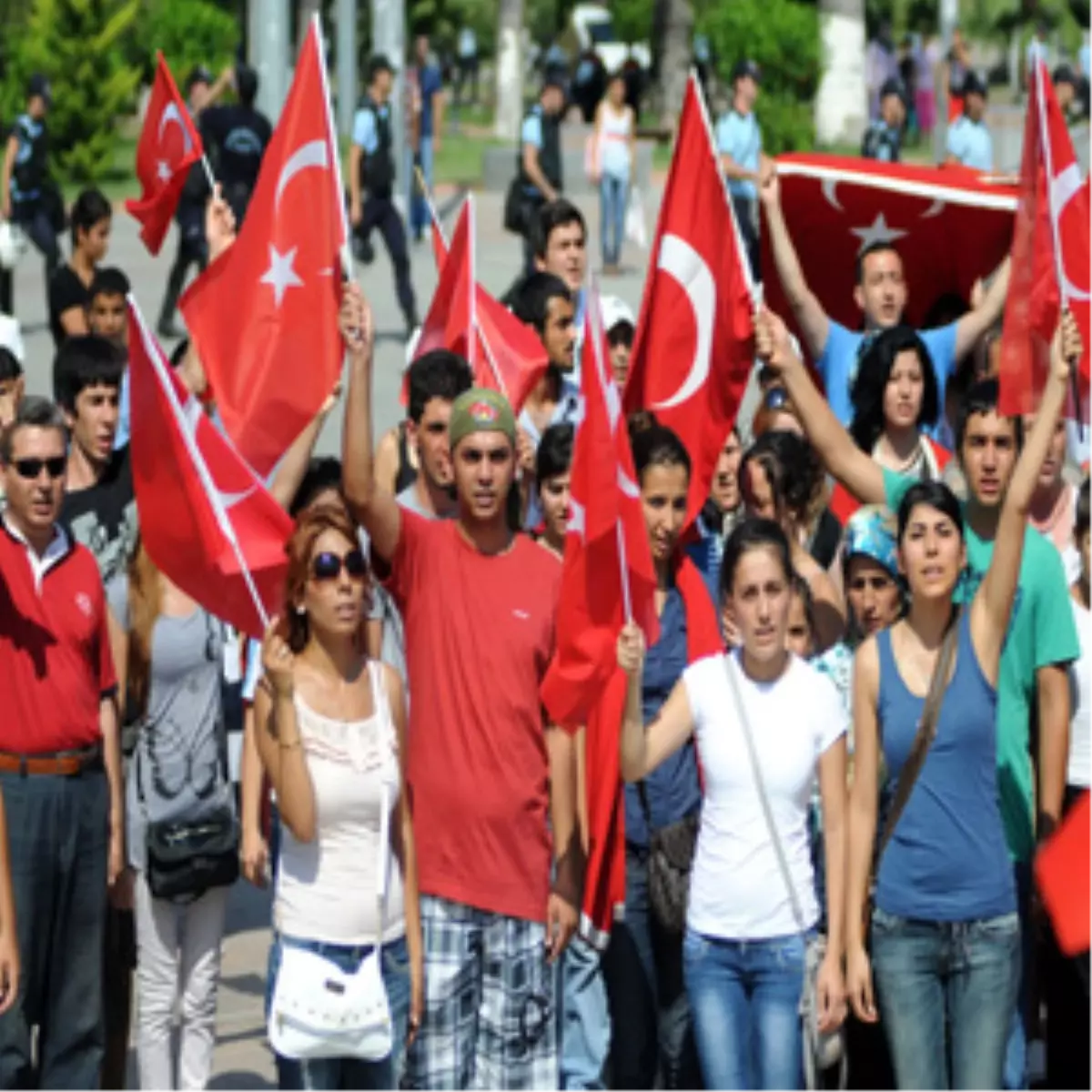 Mersin Kaynıyor: 5 Polis Yaralandı