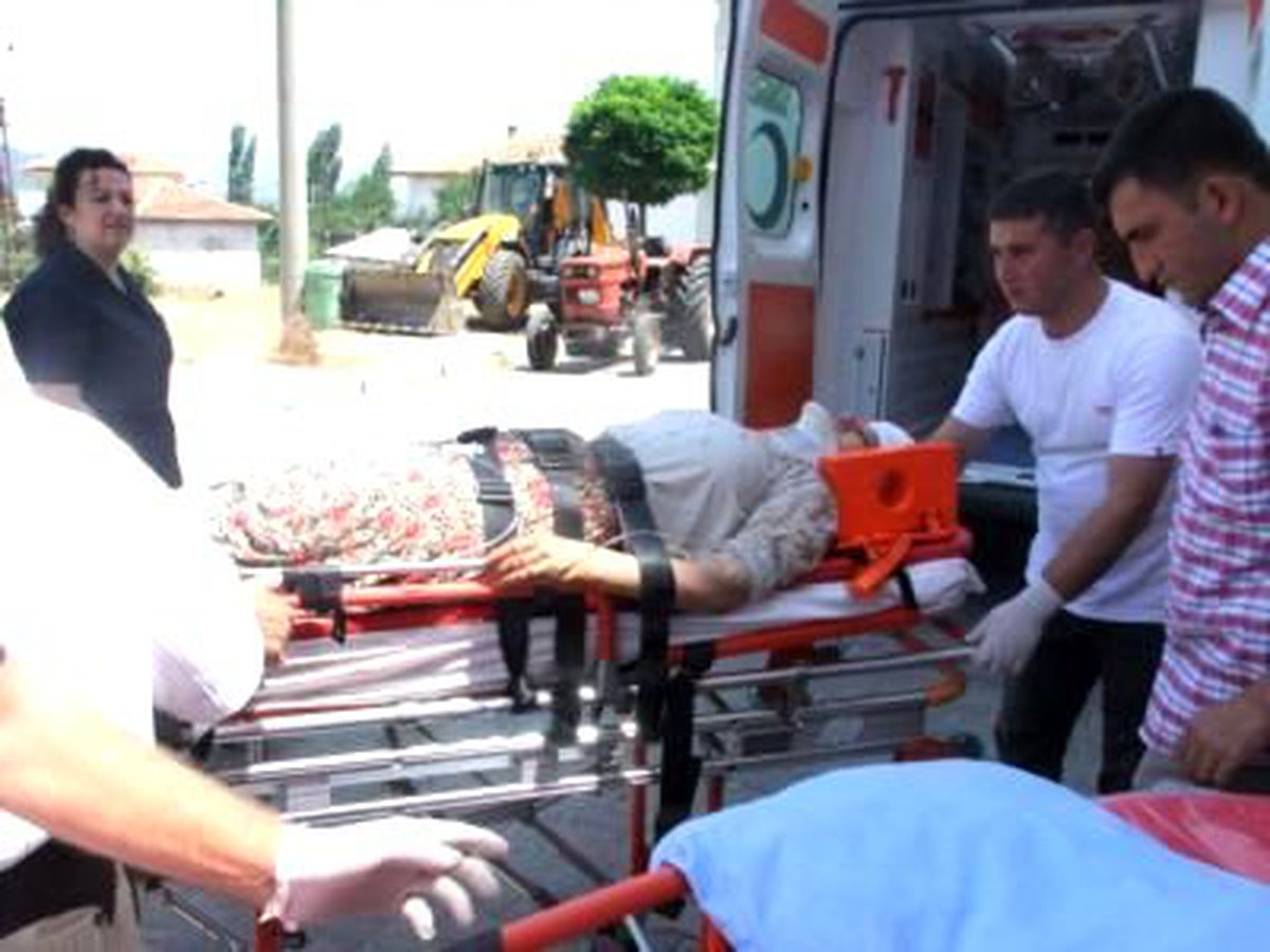Büyükorhan'da Trafik Kazası: 3 Yaralı