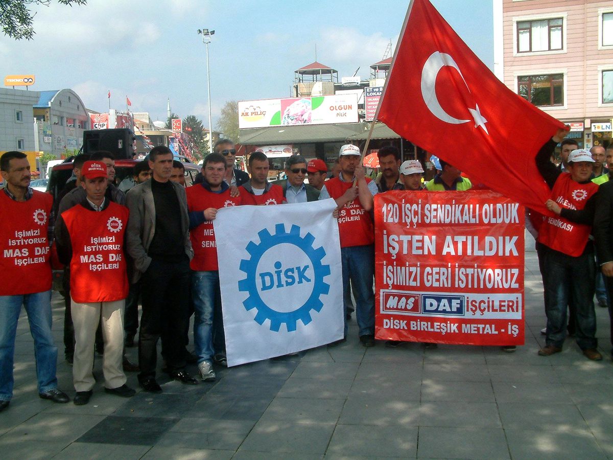 Düzce'de İşten Çıkarılan İşçiler Ankara'ya Yürüyecek