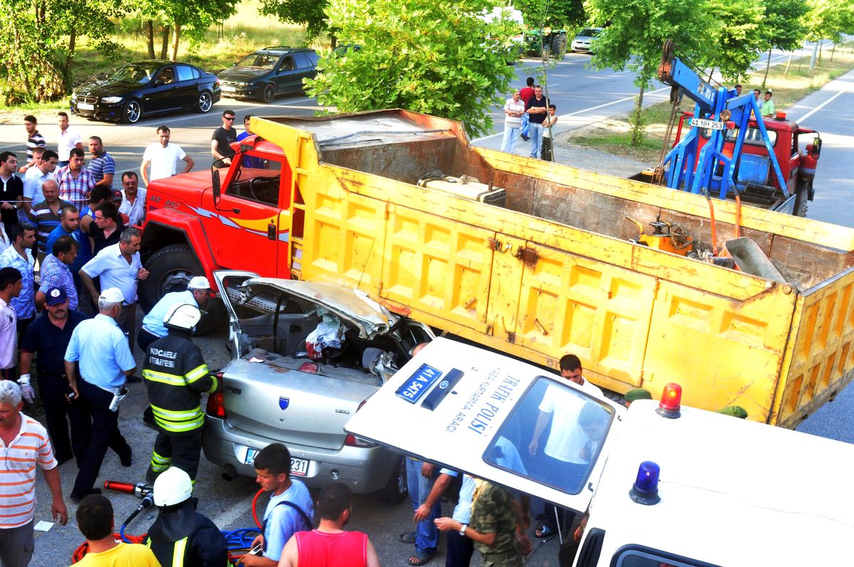 Kandıra Yolunda Kaza: 2 Ölü