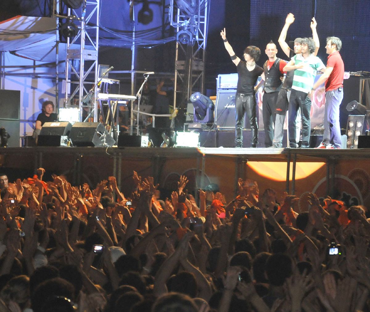 Tarkan Bursa'da 35 Bin Kişiyi Coşturdu