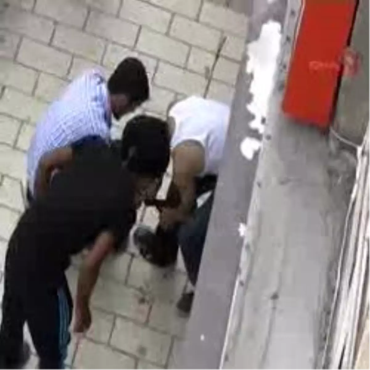 Sokak Ortasında Gençlerin Bıçaklı Kavgası Kanlı Bitti