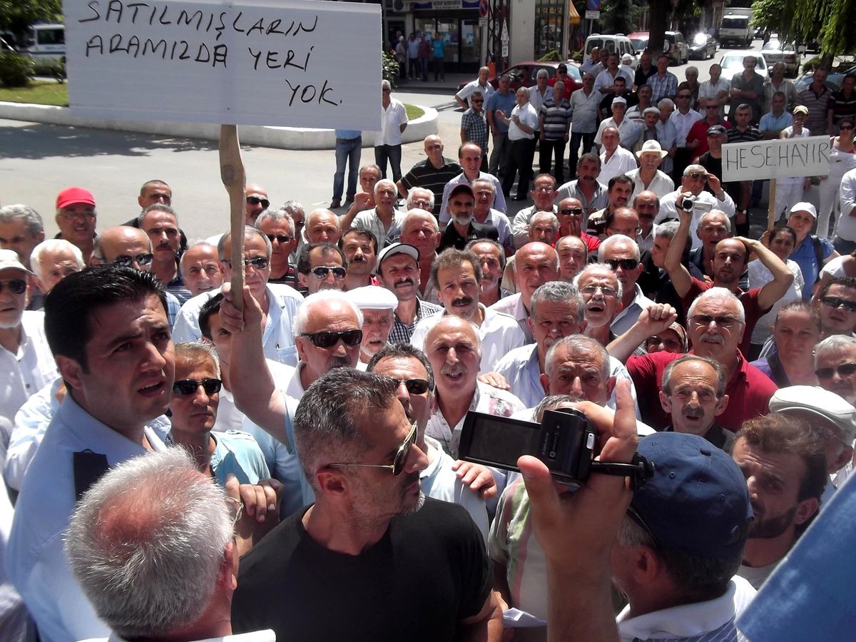 Arhavi\'de Hes Protestosu