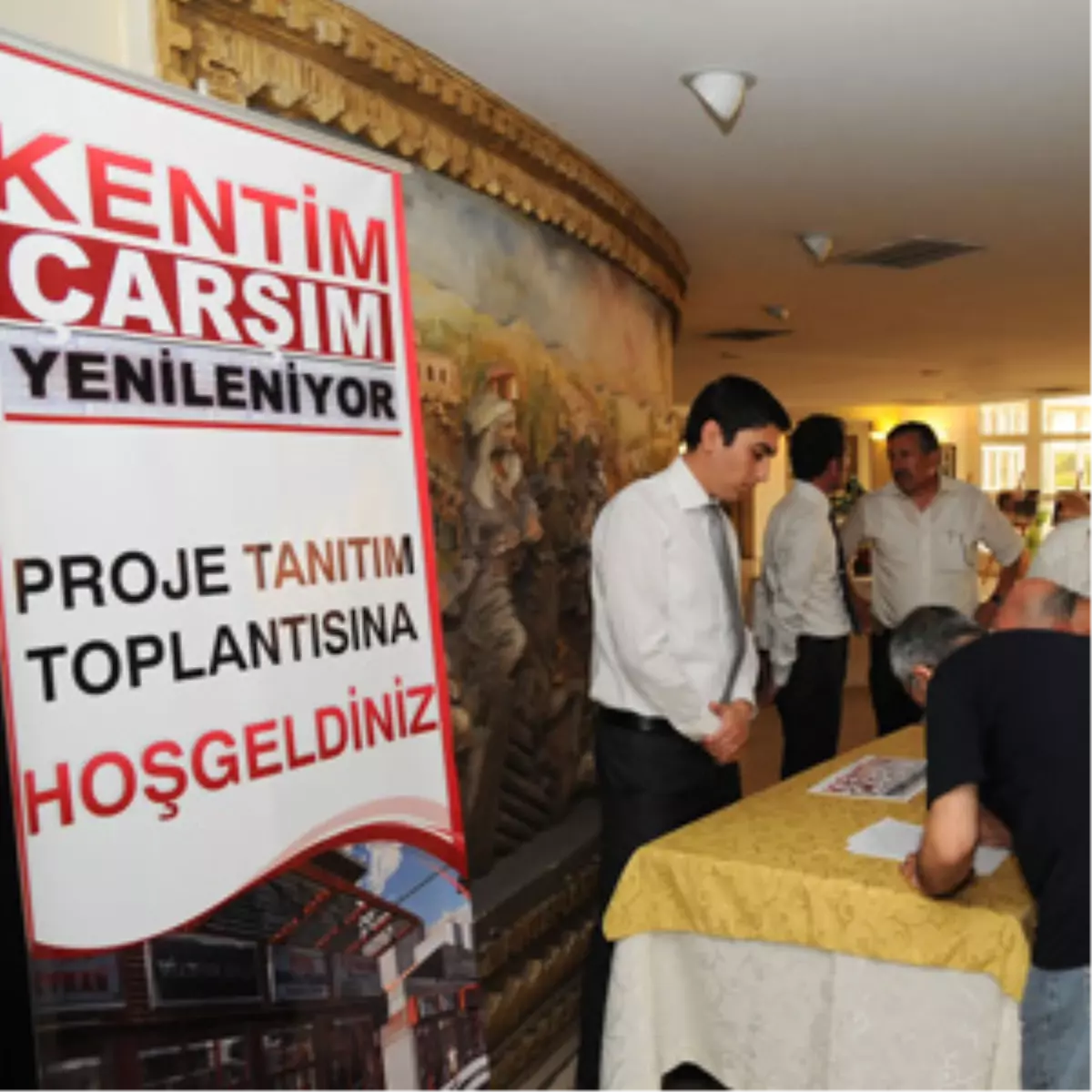 \'Kentim, Çarşım Yenileniyor Projesi\' Esnafa Tanıtıldı