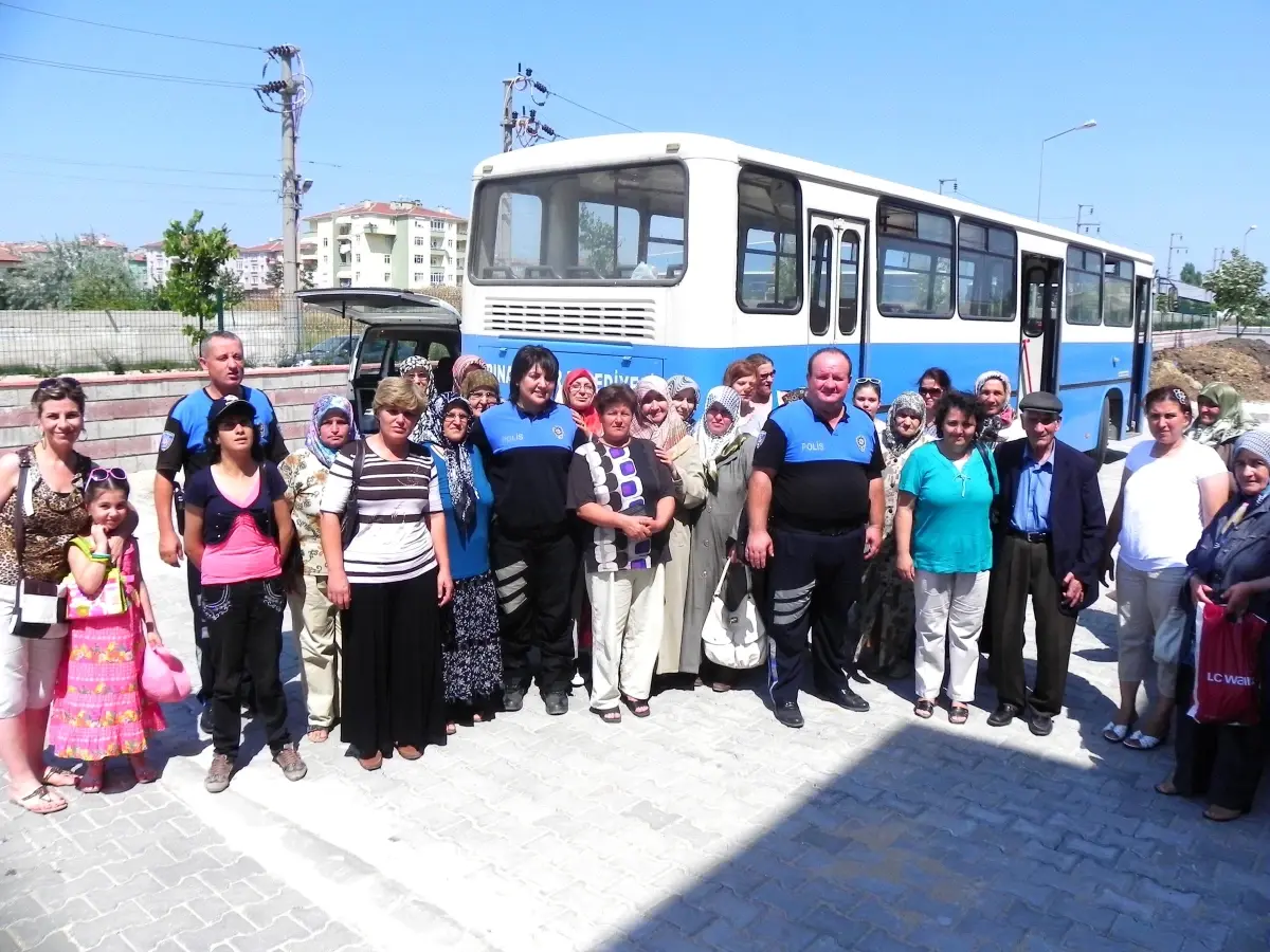 Polis Memuru Doğum Gününü Huzurevinde Kutladı