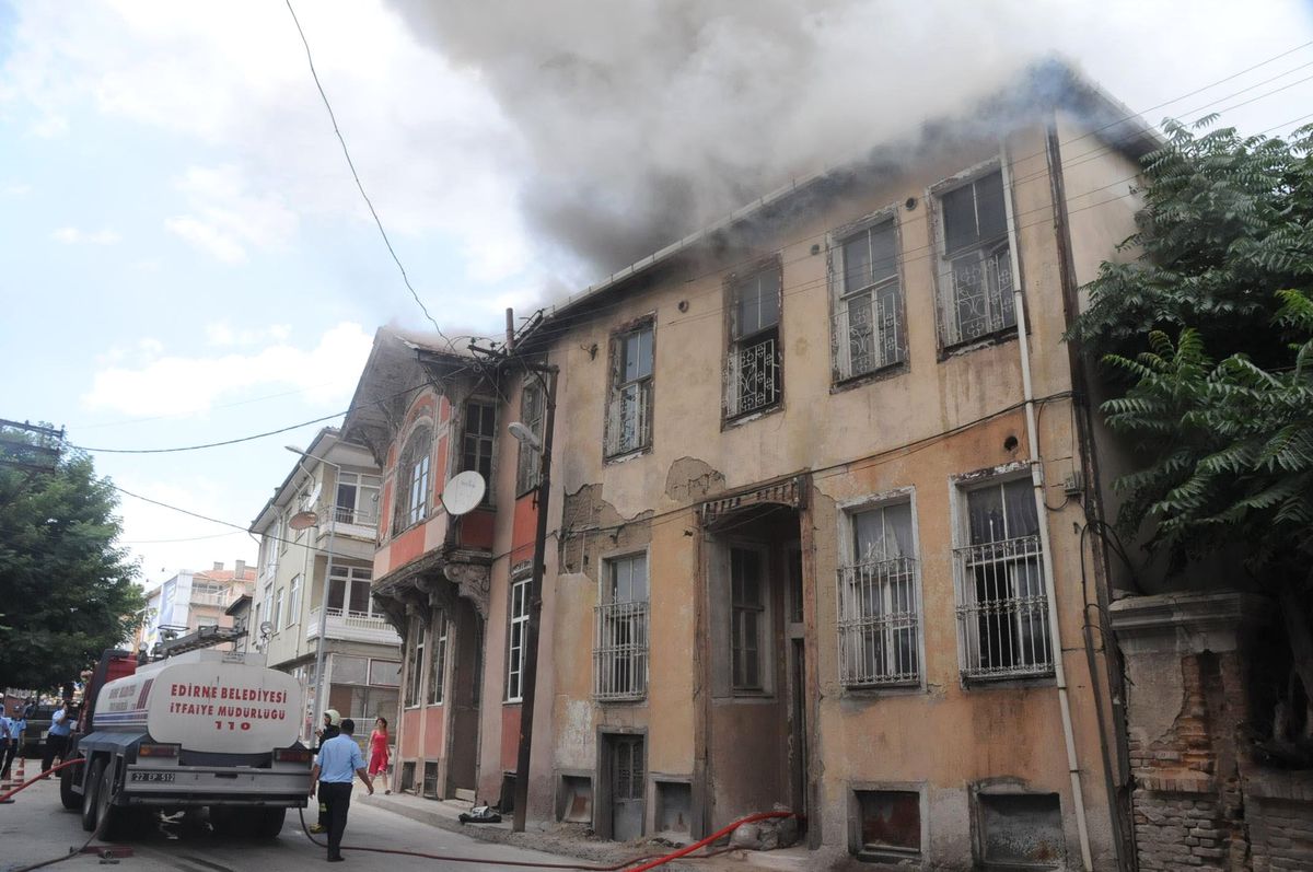 Polis Memurunu İsyan Ettiren Yangın