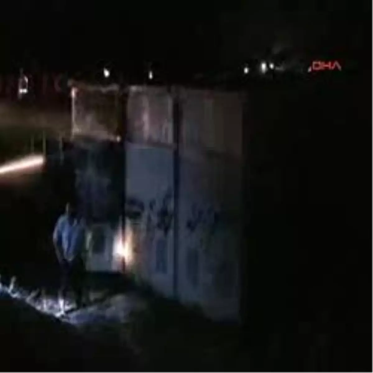 Otomobil Trafoya Daldı