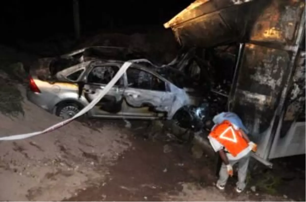 Trafoya Çarpan Otomobil Yandı