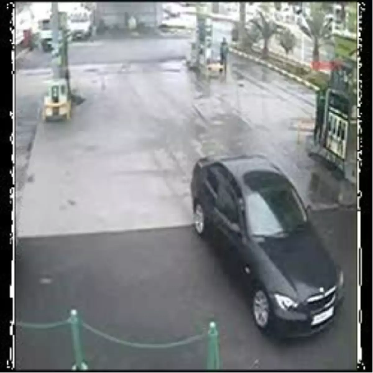 İzmir Polisinden Film Gibi Operasyon; Zanlılar Havuzlu Villada Yakalandı