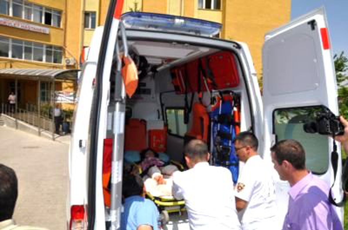 Köstebek Tabancası Elinde Patladı: 2 Yaralı