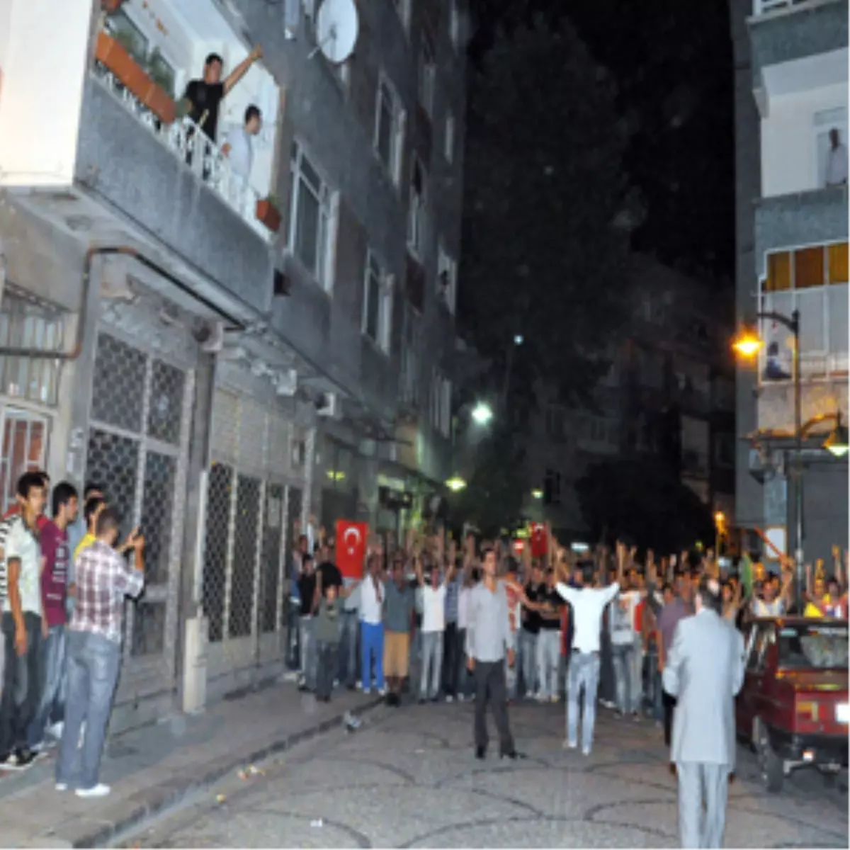 Zeytinburnu\'ndaki Gerginlik Devam Ediyor