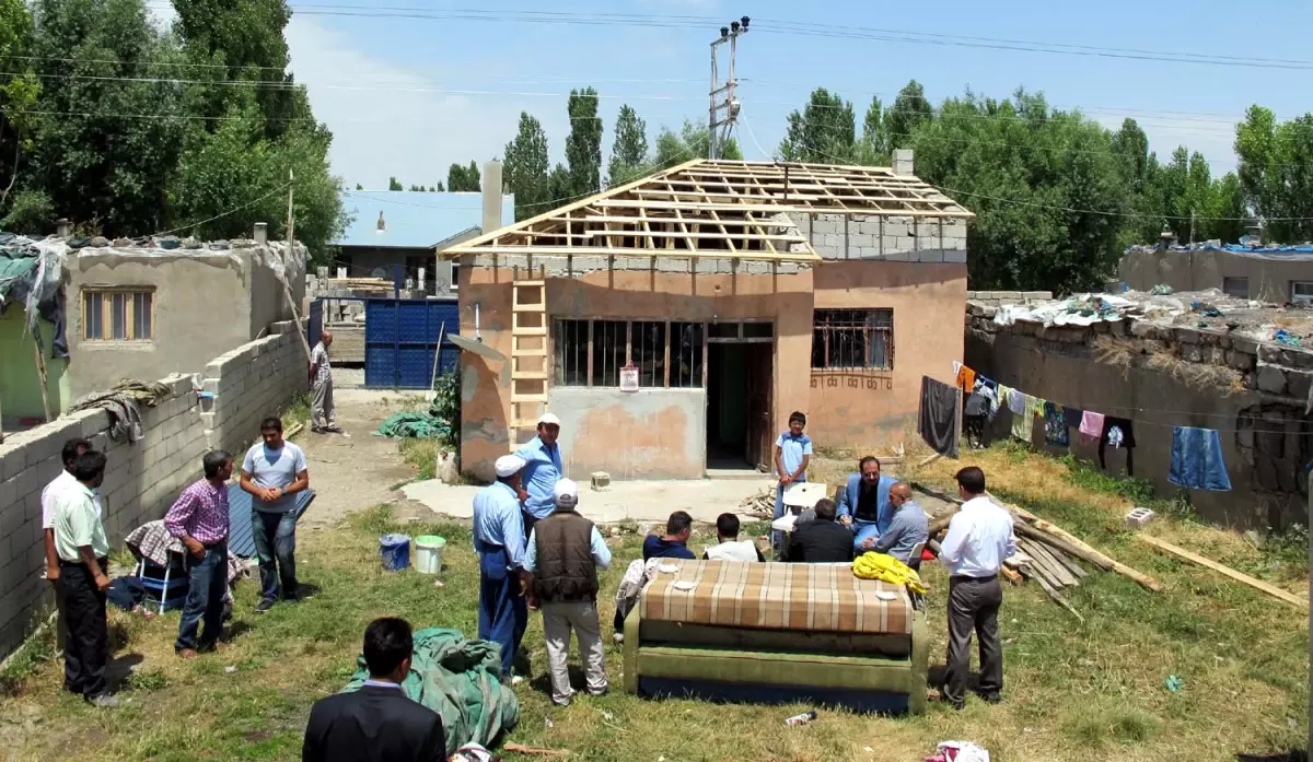 Ağrı Belediyesi, 50 Ailenin Evini Onarıyor