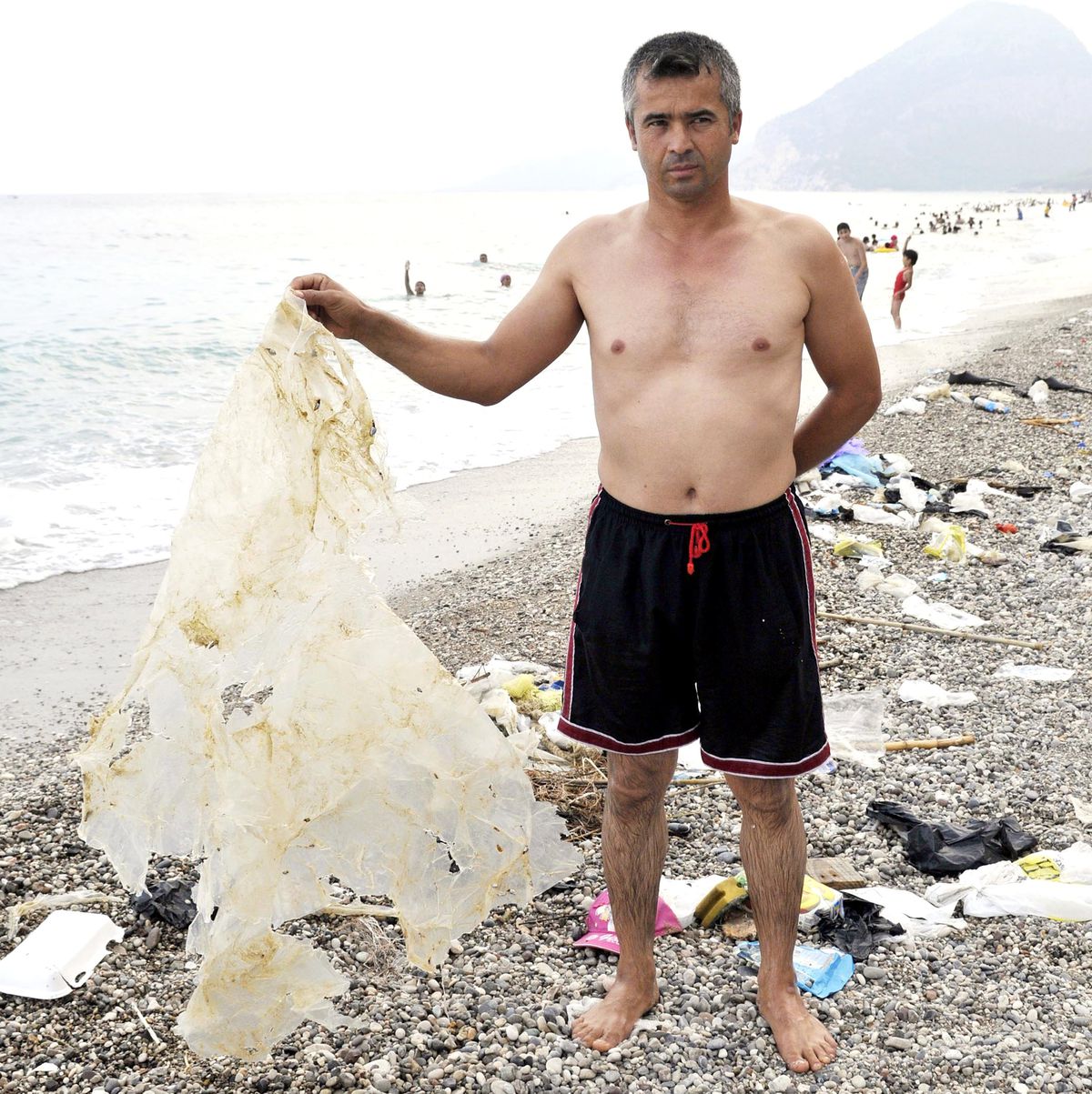 Antalya Sahillerinde Çöp Ayıbı