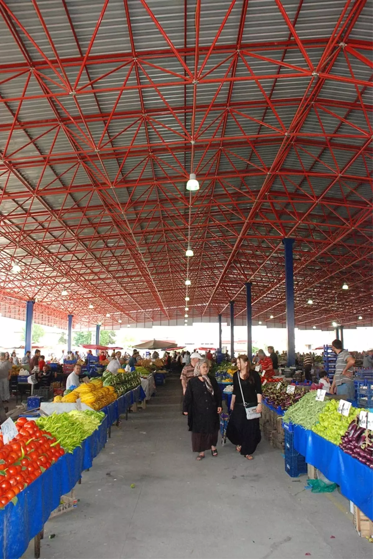 Bakan Yıldız Pazar Açtı, Aşure Dağıttı